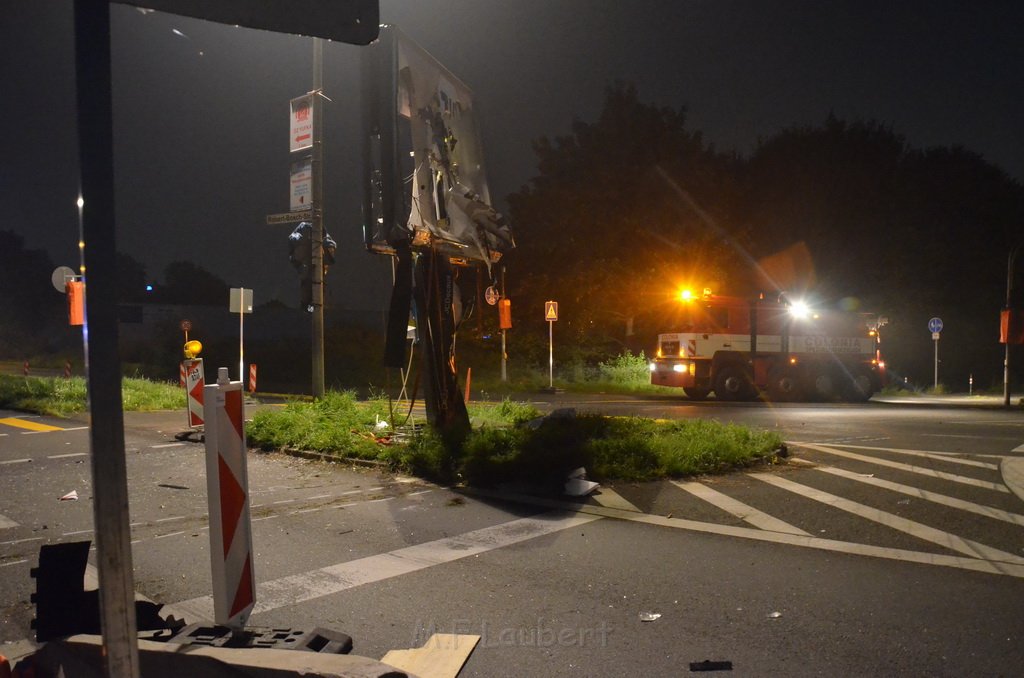 VU LKW umgestuerzt Feldkassel Industriestr Robert Boschstr P118.JPG